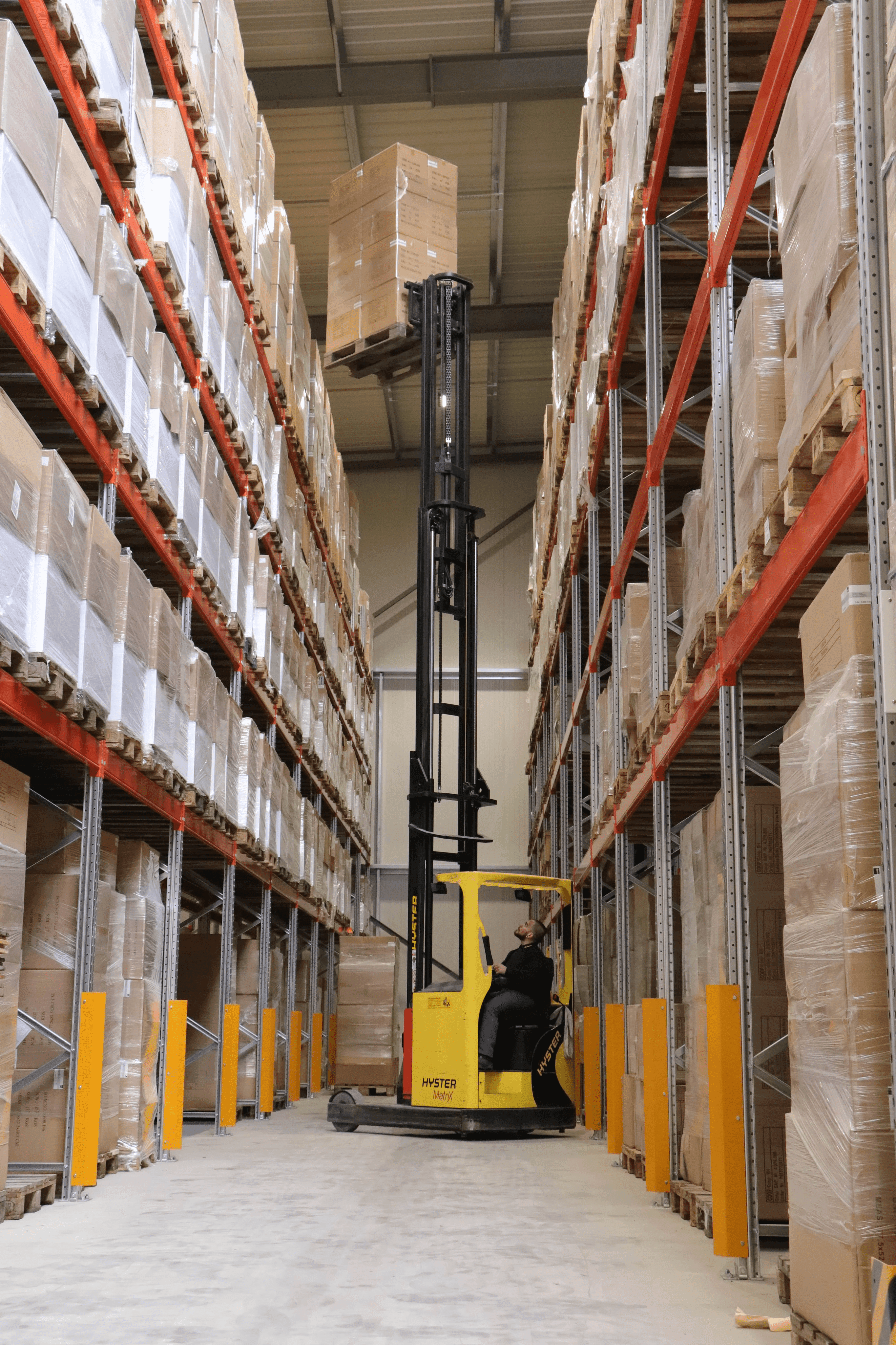 Gafner AG Logistik. Einlagerungen, Auslagerungen und Lagerlogistik für Ihre Güter. Oberdiessbach, Heimberg, Thun, Bern, Schweiz. Möbel einlagern und Möbel auslagern.